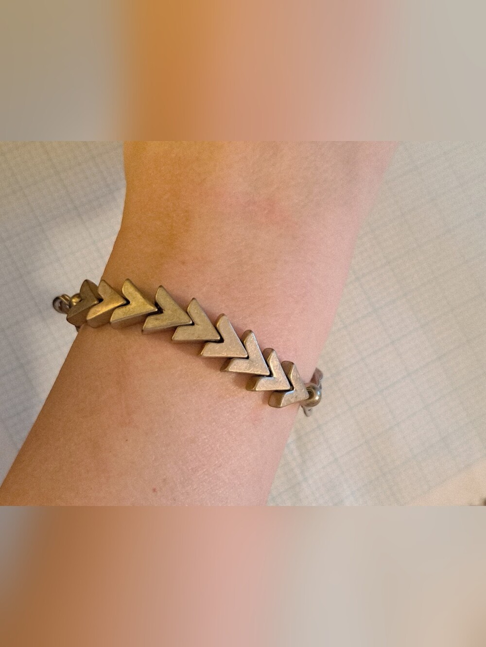 Chevron Arrow Link Metal Bracelet in Silver Tone